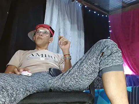 Snapshot of FANTASYBOYS11 chatting on 11-26-25, 11:50 FANTASYBOYS11 online show from 11-26-25, 11:50