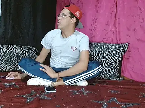 Snapshot of FANTASYBOYS11 chatting on 12-04-25, 01:15 FANTASYBOYS11 online show from 12-04-25, 01:15