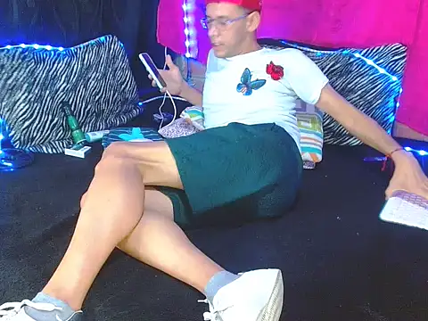 Snapshot of FANTASYBOYS11 chatting on 12-14-25, 12:16 FANTASYBOYS11 online show from 12-14-25, 12:16