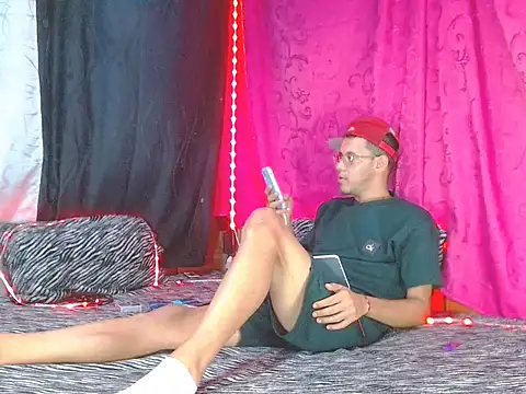 Snapshot of FANTASYBOYS11 chatting on 12-15-25, 10:25 FANTASYBOYS11 online show from 12-15-25, 10:25