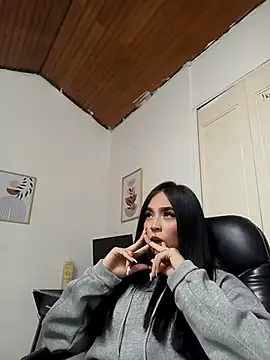 Irina Fernandez online show from 11-14-25, 01:32