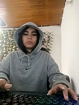 Irina Fernandez online show from 11-19-25, 02:06