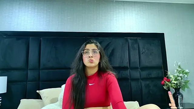 LuisaFranco online show from 12-05-25, 03:59