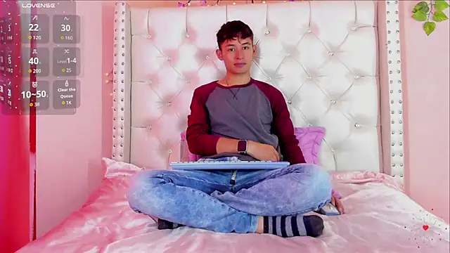 Snapshot of Angell01_ chatting on 12-15-25, 07:51 Angell01 online show from 12-15-25, 07:51