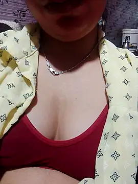 Snapshot of isha_sharma2002 chatting on 11-18-25, 03:27 isha sharma2002 online show from 11-18-25, 03:27