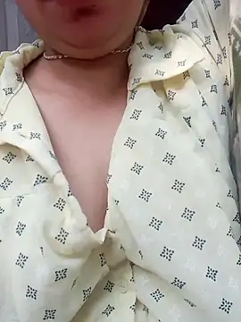 Snapshot of isha_sharma2002 chatting on 11-19-25, 04:12 isha sharma2002 online show from 11-19-25, 04:12