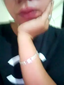 Snapshot of isha_sharma2002 chatting on 11-29-25, 01:47 isha sharma2002 online show from 11-29-25, 01:47