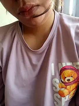 Snapshot of isha_sharma2002 chatting on 12-02-25, 04:07 isha sharma2002 online show from 12-02-25, 04:07