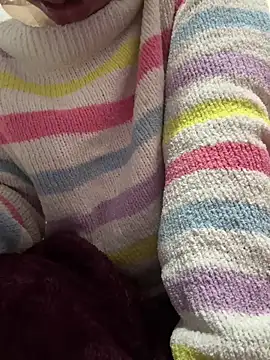 Snapshot of isha_sharma2002 chatting on 02-20-26, 06:37 isha sharma2002 online show from 02-20-26, 06:37