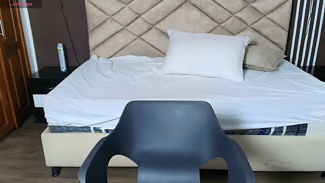 Snapshot of Laracooper_ chatting on 11-28-25, 07:16 Laracooper online show from 11-28-25, 07:16