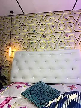 MelanyyJhonson15 online show from 05-27-26, 03:25