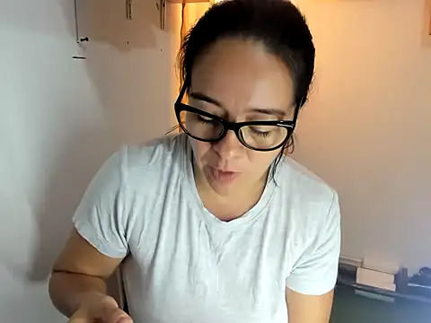 Snapshot of caroline_47 chatting on 12-05-25, 02:58 caroline 47 online show from 12-05-25, 02:58