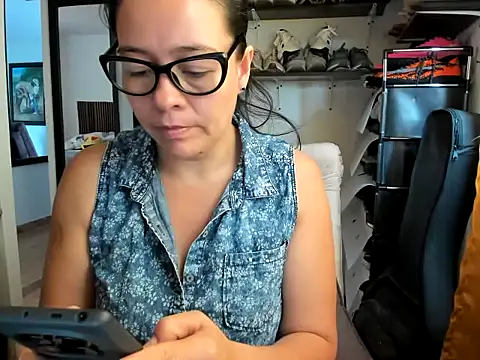 Snapshot of caroline_47 chatting on 02-15-26, 03:31 caroline 47 online show from 02-15-26, 03:31