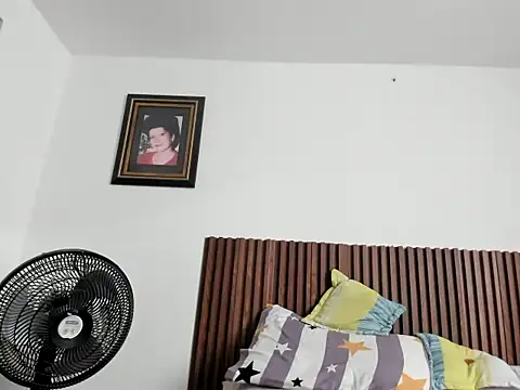 Snapshot of caroline_47 chatting on 03-05-26, 08:05 caroline 47 online show from 03-05-26, 08:05