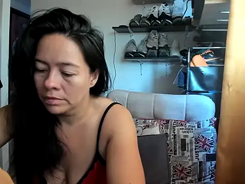 Snapshot of caroline_47 chatting on 06-20-26, 01:36 caroline 47 online show from 06-20-26, 01:36