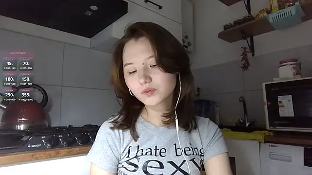 DeenaCaho online show from 11-22-25, 02:38