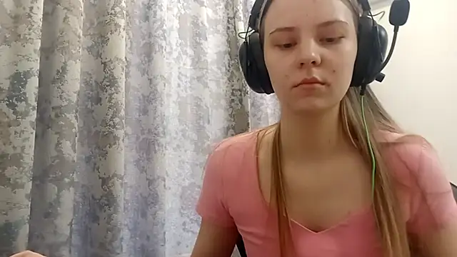 DeenaCaho online show from 12-16-25, 06:29