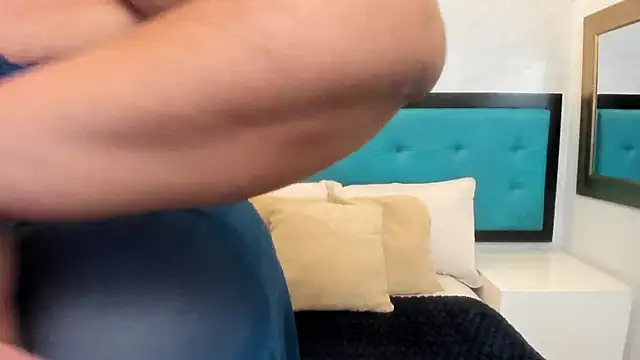 Snapshot of ViickyLee chatting on 12-03-25, 04:09 ViickyLee online show from 12-03-25, 04:09