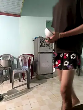 Snapshot of MEFUN- chatting on 12-14-25, 05:24 MEFUN- online show from 12-14-25, 05:24