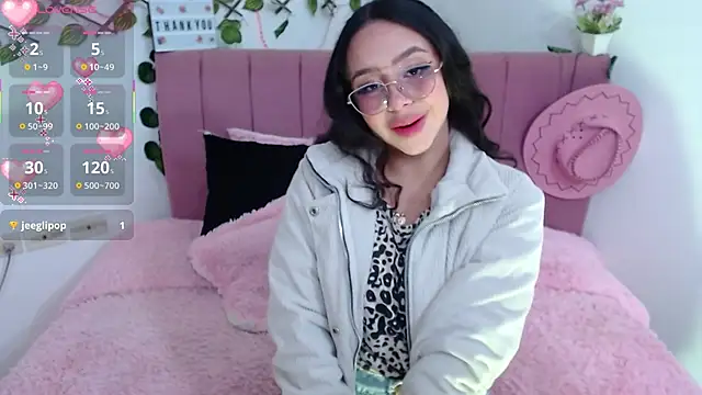 Snapshot of amaris_ferrer chatting on 12-15-25, 02:49 amaris ferrer online show from 12-15-25, 02:49