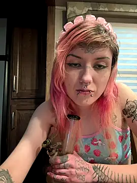 needlefaceUwU online show from 11-13-25, 11:25