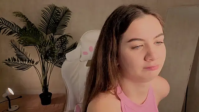 Snapshot of Lilia_Crown chatting on 11-18-25, 05:06 Lilia Crown online show from 11-18-25, 05:06