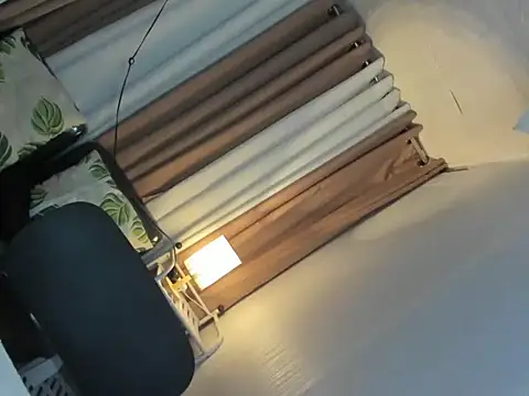 Snapshot of Xxjasmine_foxxX chatting on 12-04-25, 06:05 Xxjasmine foxxX online show from 12-04-25, 06:05