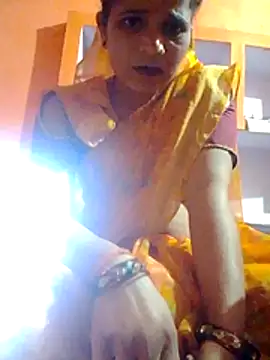 Snapshot of Bigg_bhabi chatting on 11-17-25, 12:11 Bigg bhabi online show from 11-17-25, 12:11