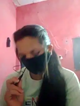 Snapshot of Bigg_bhabi chatting on 12-13-25, 11:10 Bigg bhabi online show from 12-13-25, 11:10