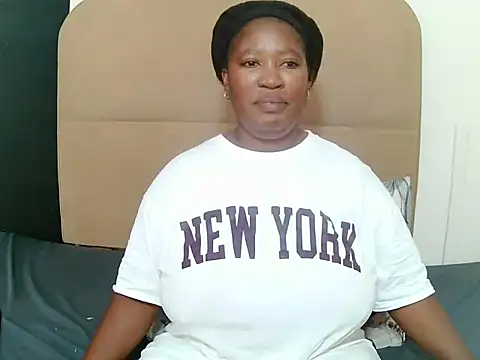 Snapshot of MissMoyo chatting on 12-05-25, 12:14 MissMoyo online show from 12-05-25, 12:14