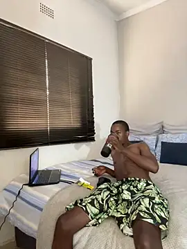 Snapshot of Boytoy_BigD chatting on 11-24-25, 08:14 Boytoy BigD online show from 11-24-25, 08:14