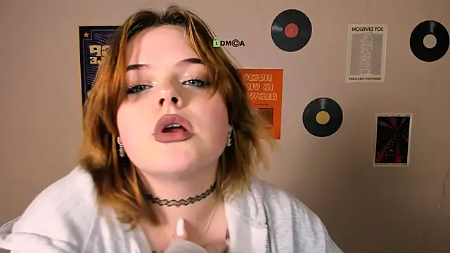 Snapshot of lika_pop chatting on 11-17-25, 07:19 lika pop online show from 11-17-25, 07:19