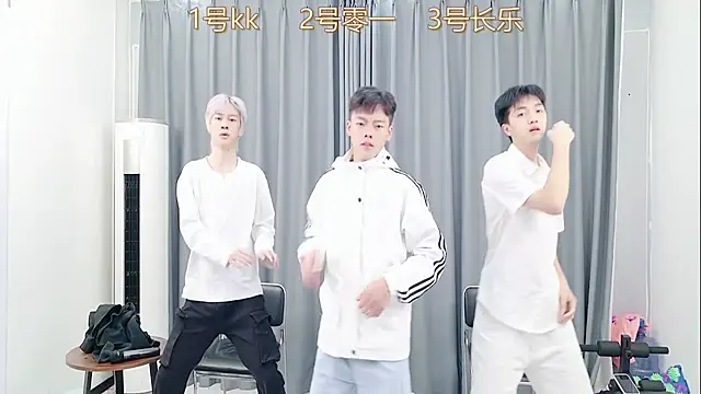 Snapshot of QYBOYS_003 chatting on 11-20-25, 04:23 QYBOYS 003 online show from 11-20-25, 04:23