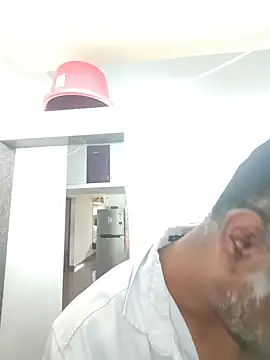 Snapshot of Paramkeerthi chatting on 08-01-26, 02:55 Paramkeerthi online show from 08-01-26, 02:55