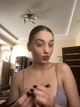 Snapshot of EmersonBennett chatting on 11-22-25, 08:46 EmersonBennett online show from 11-22-25, 08:46