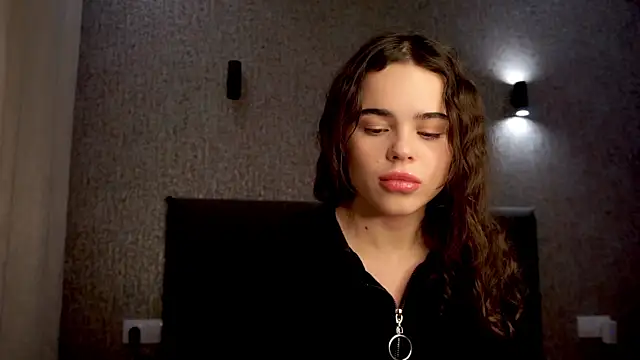 Snapshot of lindaTT chatting on 11-27-25, 01:13 lindaTT online show from 11-27-25, 01:13