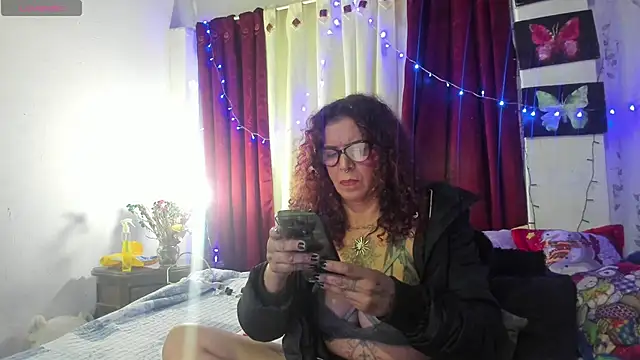 Snapshot of OpheliA_TintA chatting on 11-21-25, 08:07 OpheliA TintA online show from 11-21-25, 08:07