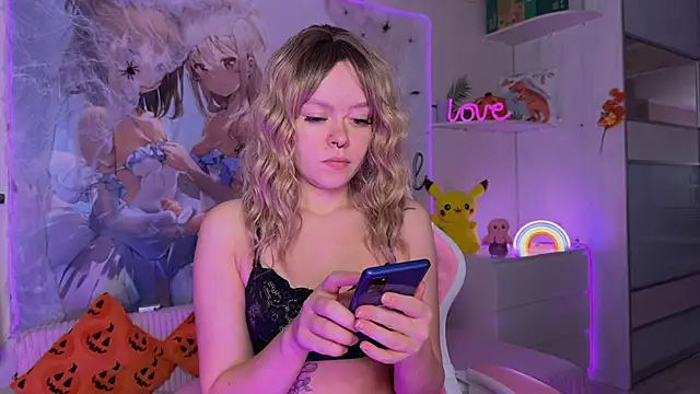 Snapshot of CheekySashaCharm chatting on 11-23-25, 06:46 CheekySashaCharm online show from 11-23-25, 06:46