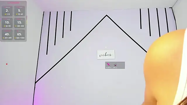 Snapshot of VictoriaRouge_ chatting on 12-04-25, 12:47 VictoriaRouge online show from 12-04-25, 12:47