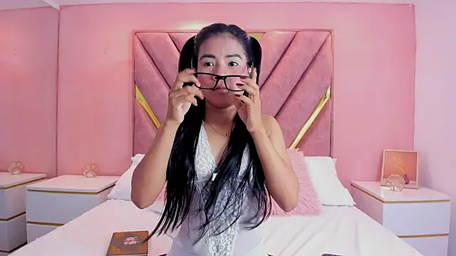 Snapshot of roxyflame_ chatting on 11-21-25, 11:42 roxyflame online show from 11-21-25, 11:42