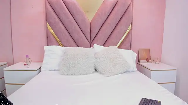 Snapshot of roxyflame_ chatting on 12-16-25, 11:48 roxyflame online show from 12-16-25, 11:48