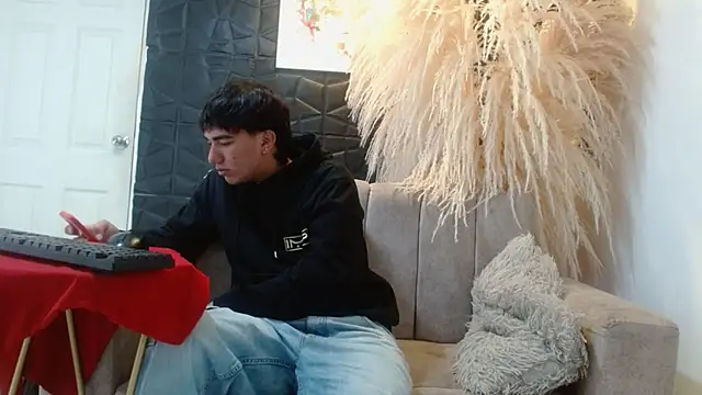 Tommy160920 online show from 12-05-25, 01:09