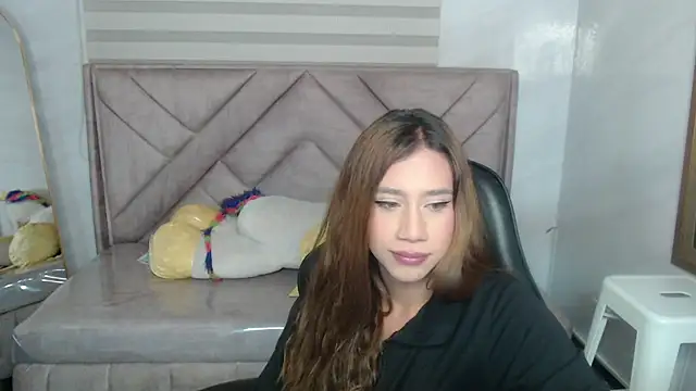 Snapshot of Evy_Luxx_v chatting on 11-20-25, 04:12 Evy Luxx v online show from 11-20-25, 04:12