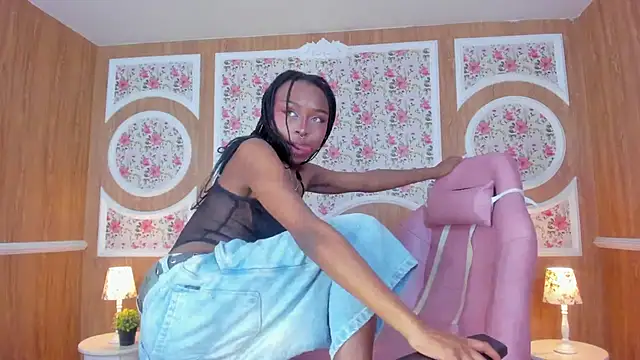 Snapshot of Midnight_Bluee chatting on 11-26-25, 07:59 Midnight Bluee online show from 11-26-25, 07:59