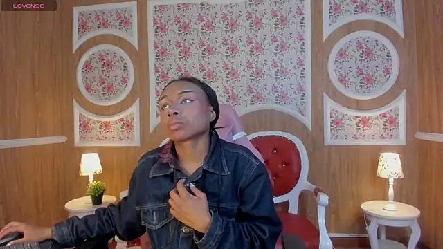 Snapshot of Midnight_Bluee chatting on 11-27-25, 08:00 Midnight Bluee online show from 11-27-25, 08:00