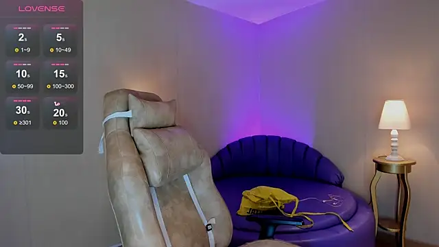 Snapshot of Midnight_Bluee chatting on 12-05-25, 07:32 Midnight Bluee online show from 12-05-25, 07:32