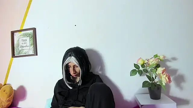 Snapshot of Charlothe_7 chatting on 11-23-25, 04:01 Charlothe 7 online show from 11-23-25, 04:01