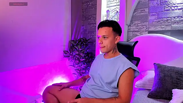 Valentino moretti online show from 11-18-25, 12:20