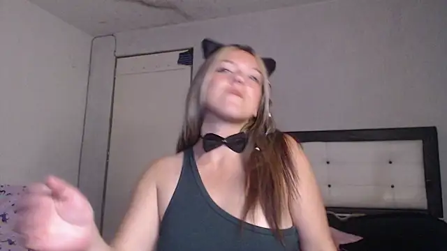 Snapshot of Mahia_000 chatting on 11-21-25, 04:22 Mahia 000 online show from 11-21-25, 04:22