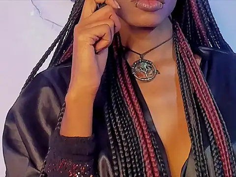 Snapshot of aprille15 chatting on 12-18-25, 01:22 aprille15 online show from 12-18-25, 01:22